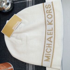 ❄️ NWT Michael Kors Winter Beanie Hat